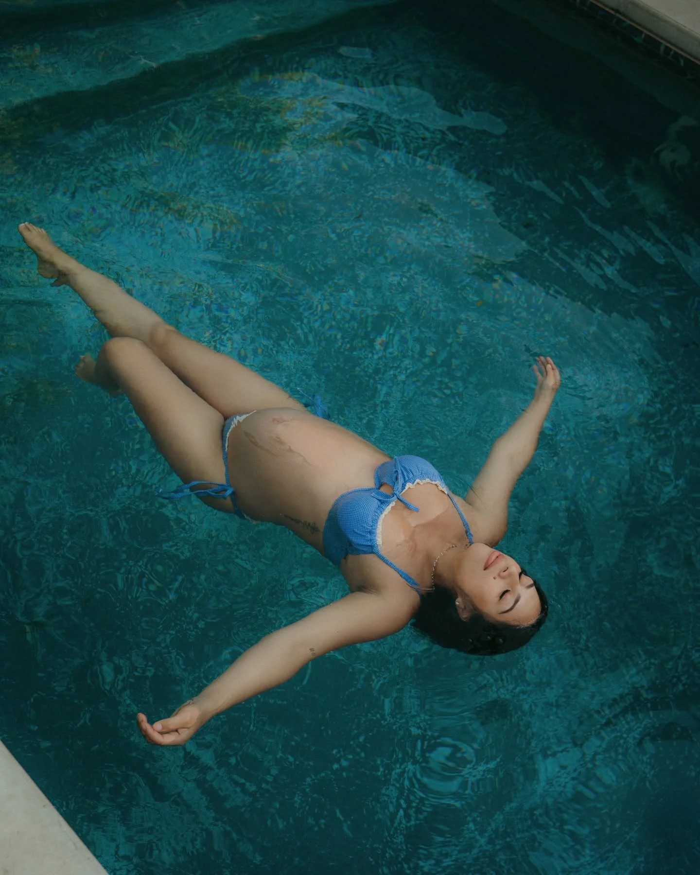 A summer baby is about to be welcomed earthside 🌞

I don't wanna have to beg but pleaseeee give me more maternity sessions in the water.