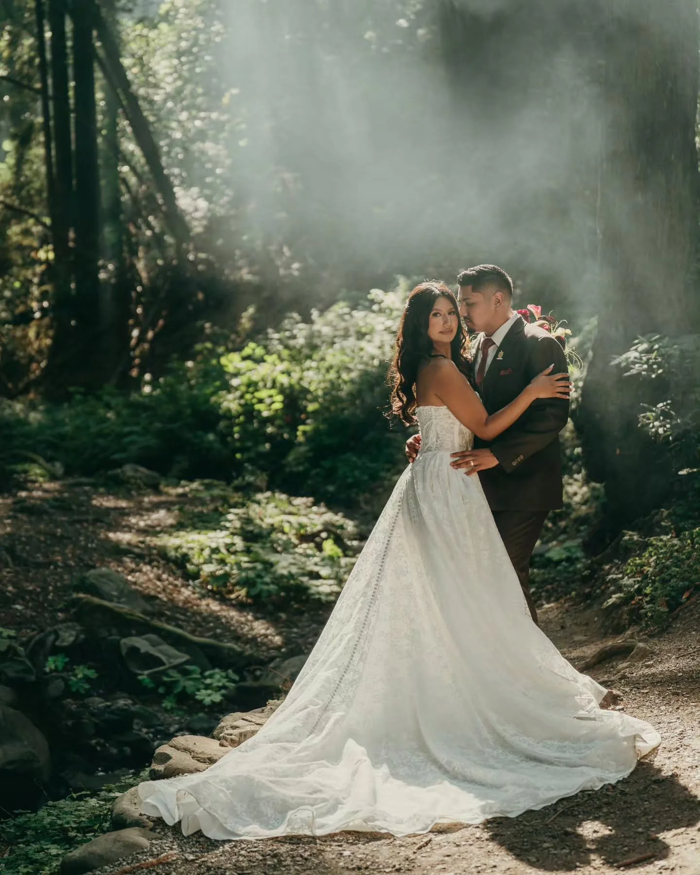 This wedding lives rent free in my head. 🥀 

Someone please get married here next year, and hire me to photograph you cause I wanna experience the hoa hoa hoa hoa hoa again. ✨️

@_zhylie
@djflo
@saratogaspringsweddings

San Jose Weddings , Twilight 