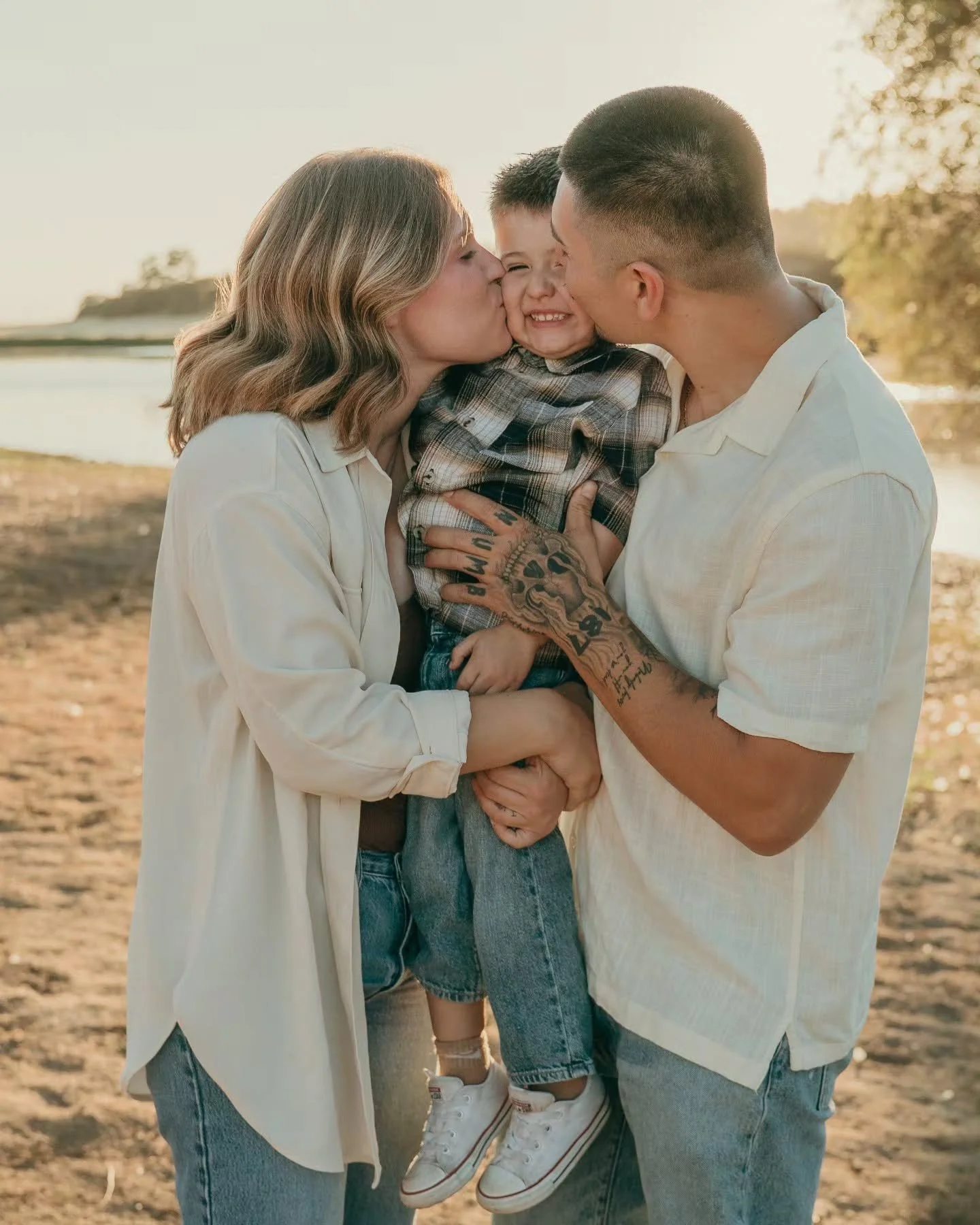 The tattoo on Katie's arm, is from the very first photoshoot we had together. He was holding her finger with his tiny hand. 

 Now she gets to carry this memory with her wherever she goes. 🫶🏽✨️