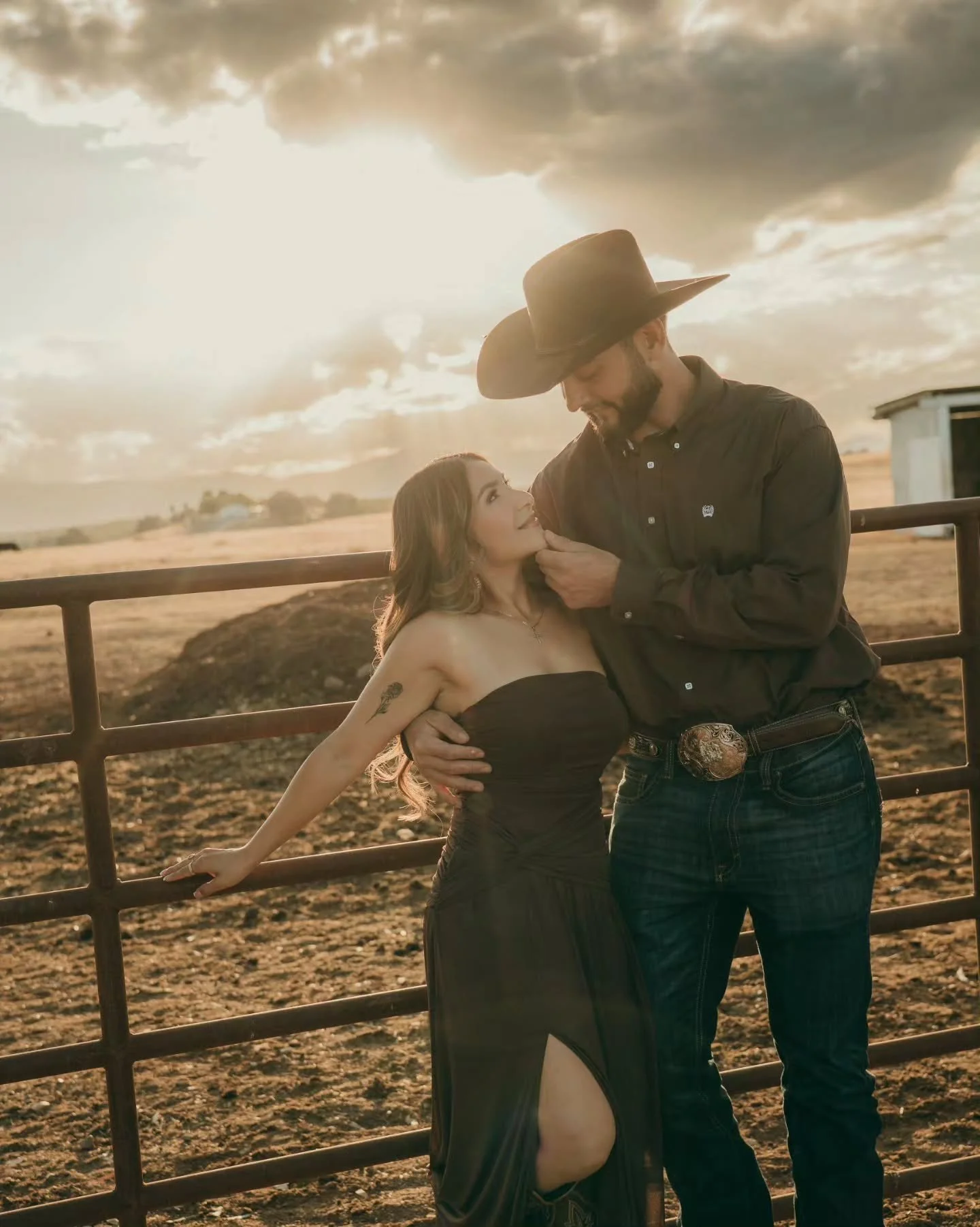 The outfits, the scenery, the horses... couldn't have asked for more . 😍