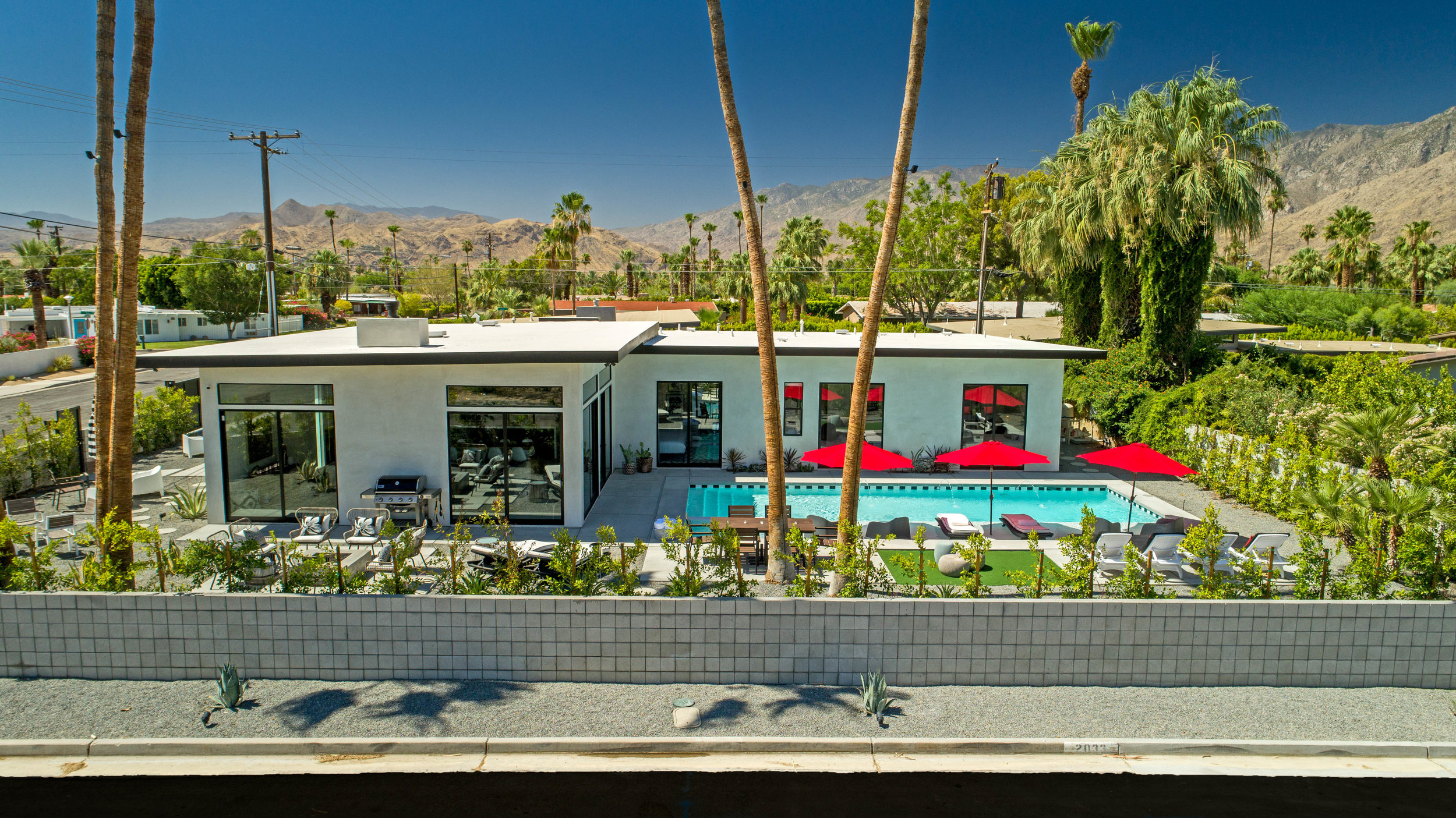 Estate-33-Palm-Springs-3.jpg