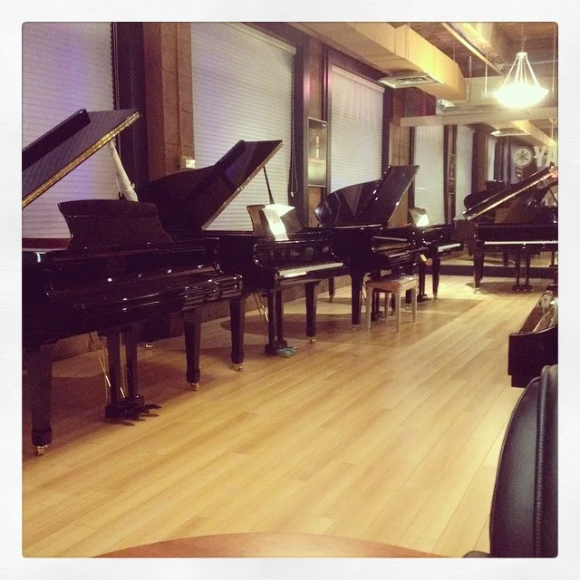 Pianos!