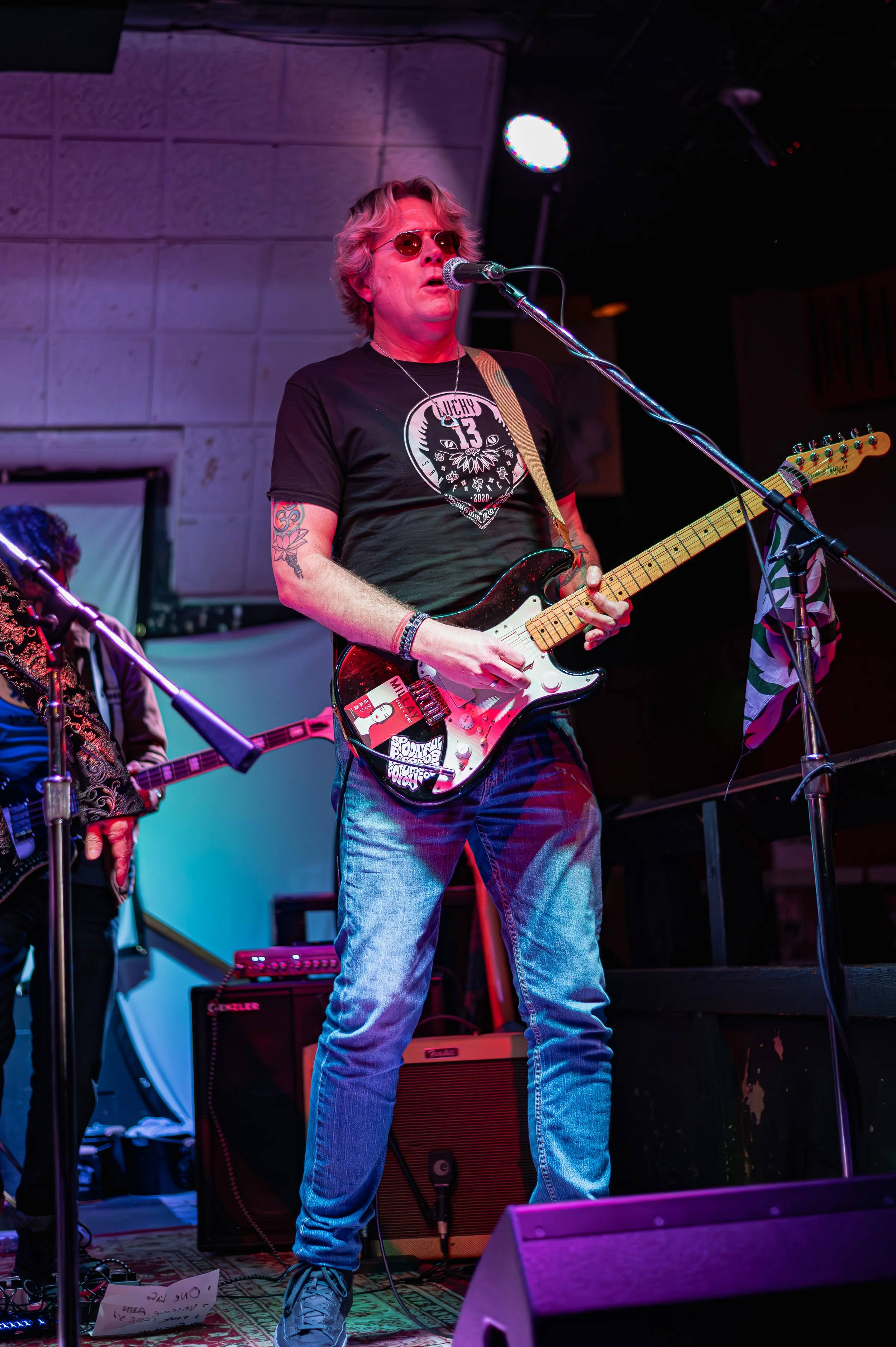  Mars Erektion, Lead Guitar 