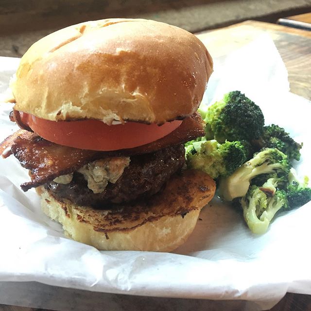 Start your Labor Day weekend with some Pub lunch...grass fed NC beef on @saxvillagebakehouse brioche bun with tomato, bacon, mayo and blue cheese. #fridaylunch #theeddypub #knowyourfarmer #grassfed #yummm
