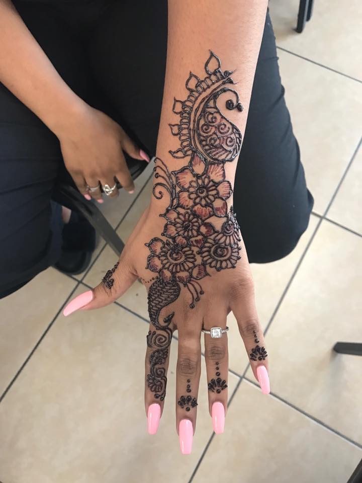 henna hand.jpg