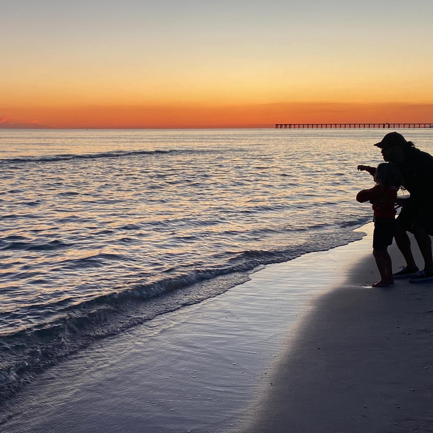 Earth Day sunset and full moon rise at the beach. We saw stingrays swim right along the shore and soaked up the hour long sun and moon dance into the evening as we dug our toes in the sand for all the amazing grounding our earth provides. Good for th