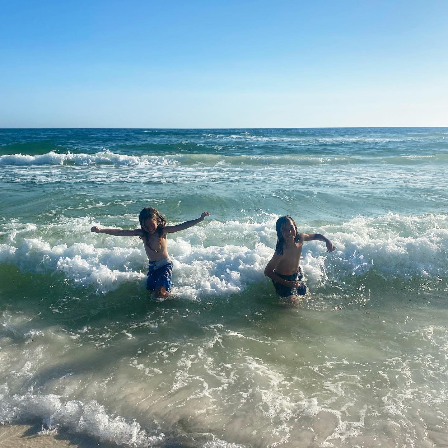 Beach buds ☀️🌊🌊🏝️💙