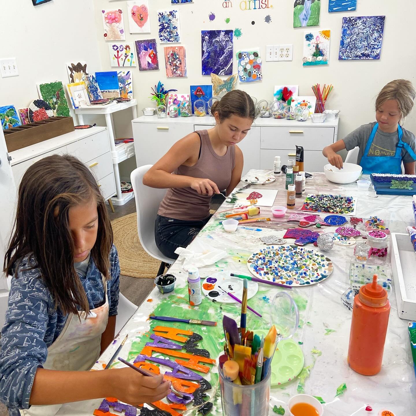 Art class this fall 🎨👩🏼&zwj;🎨💙 So fun! And bonus that we can ride our bikes to get there. Love living where we can walk and bike to downtown, but we are on a super quiet street that feels away from it all.