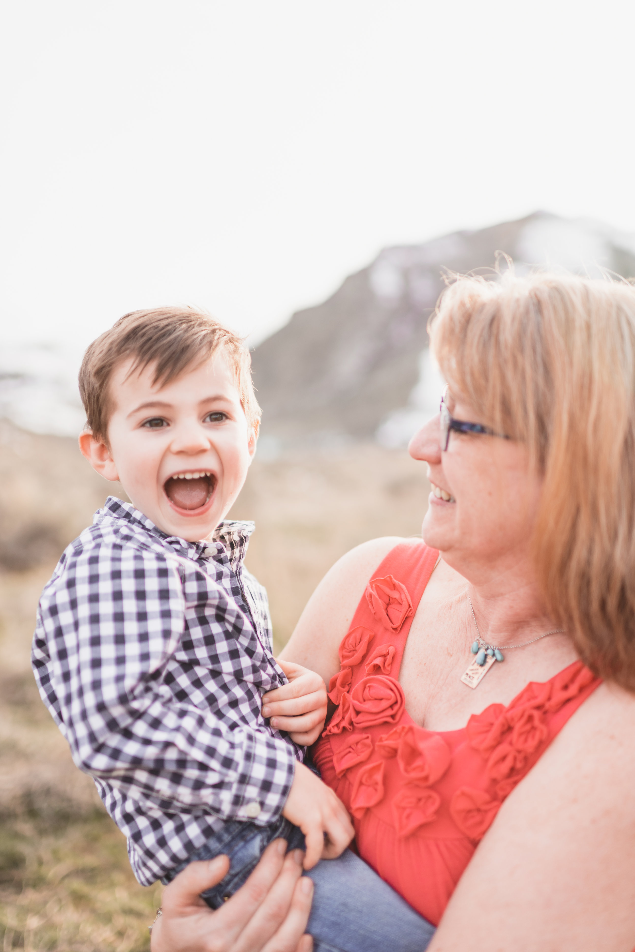 happy family chelan photography