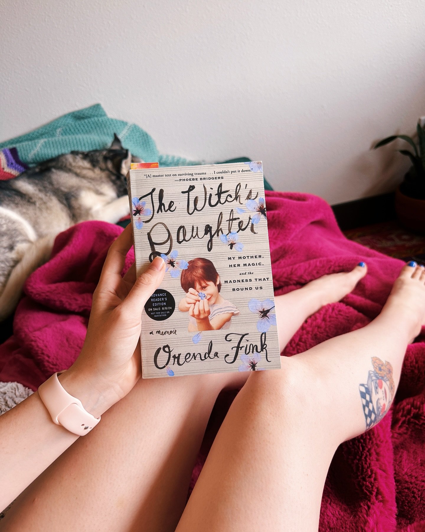 I&rsquo;m a sucker for a memoir, especially if it has a mother-daughter theme. 💗📖

Very much enjoying this one by @orendafink so far! 

What are some of your favorite memoirs? 👀✨