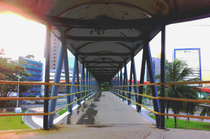 Footbridge around 7pm in Stiep; Salvador, Brazil (Photo by Mirna Wabi-Sabi).