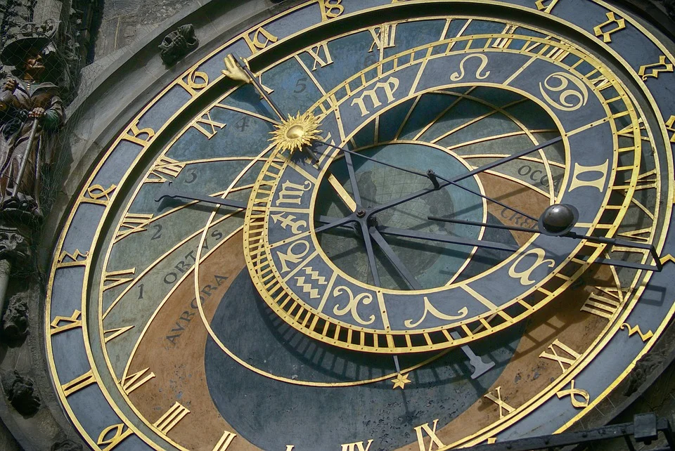 External-Clock-Clock-Old-Clock-Clock-Shield-2945350.jpg