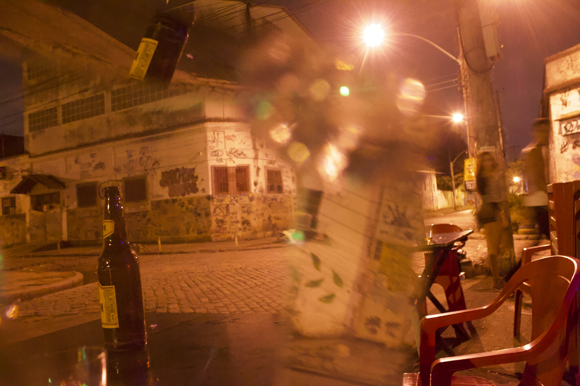 Couple turns the corner in Vila Mimosa