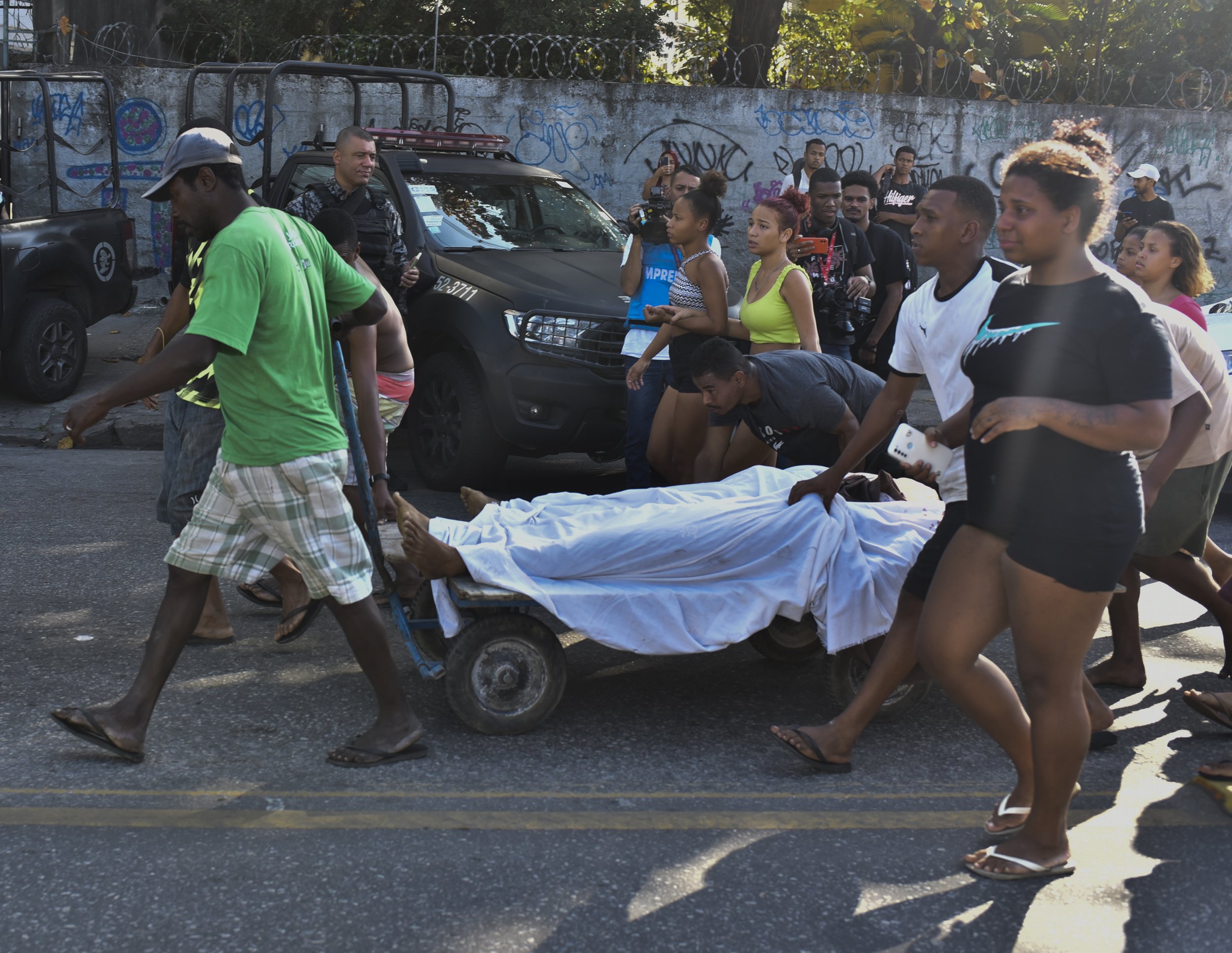 Luz, Camera, Ação da Policia militar e Civil no Complexo do Alemão deixa 19 Mortos (16).JPG