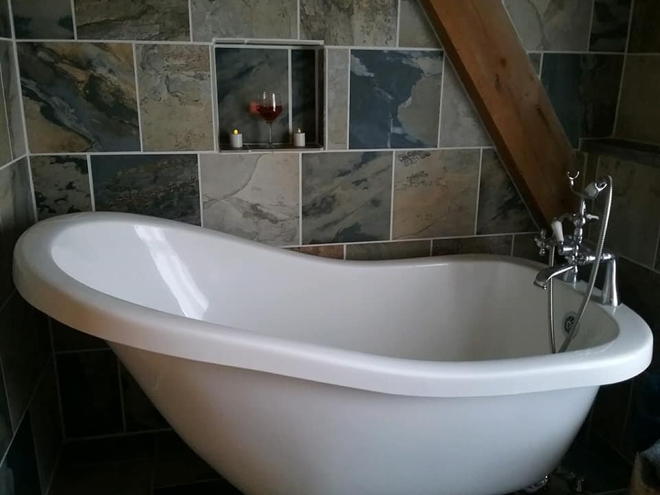 tile bathroom tub.jpg