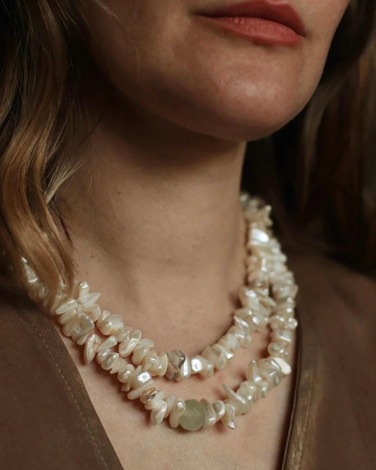 Jewelry that is meant to be layered. 
Mother Of Pearl chip beads. It&rsquo;s like your favorite pooka shell necklace from the year 2000, only BETTER! 😆
Available in the online shop. 

 #cirealexandria #cirealexandriajewelry #limitededitioncollection