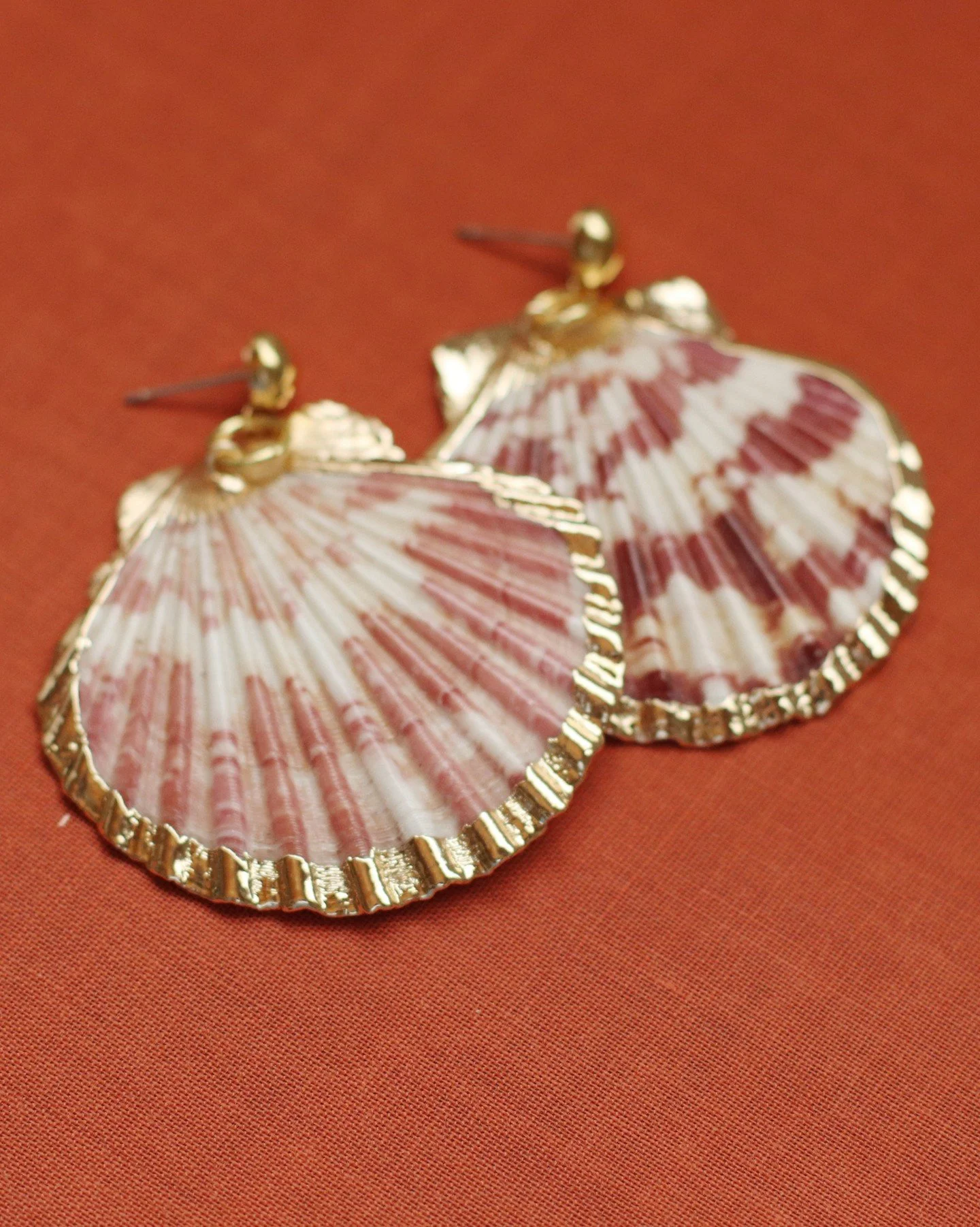 Bold. Bohemian. Coastal. Are shells a new classic? Or have they always been timeless? 
Shells have been used in jewelry and as currency for centuries, so beautiful, nature does everything best doesn&rsquo;t she?!

 #cirealexandria #cirealexandriajewe