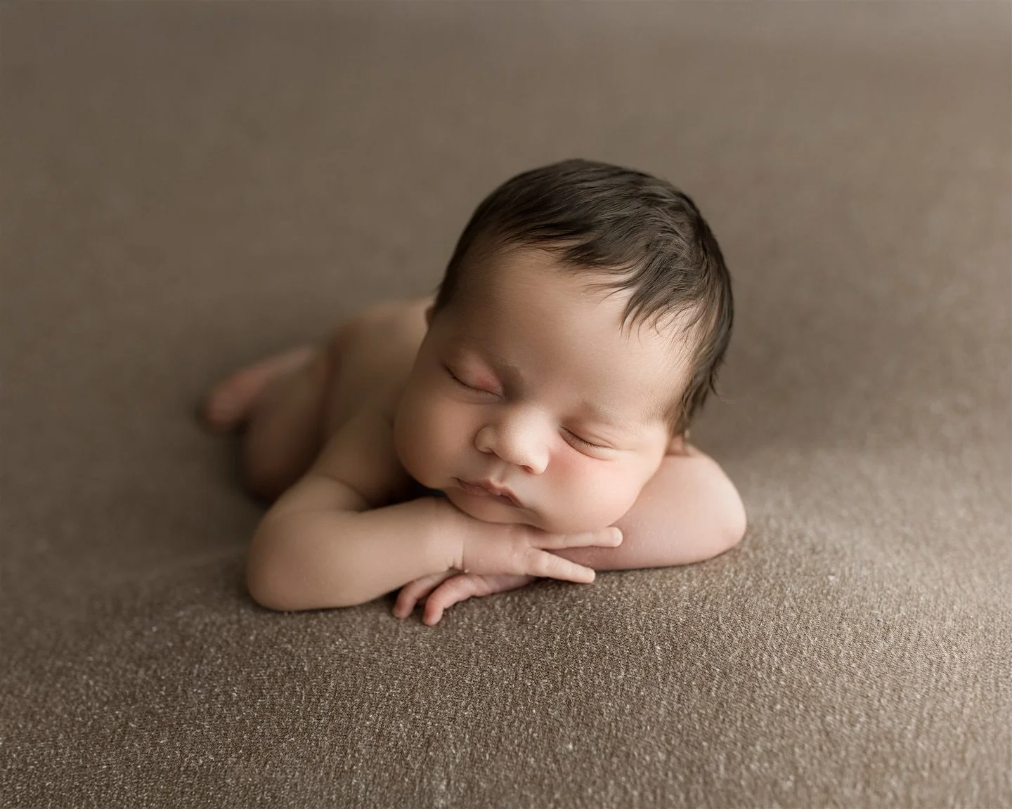 The sweetest and dreamiest baby boy was in the studio the other day. He stayed awake for the first half of his session, but he eventually gave in and went to dream land.
I&rsquo;m now booking May-June due dates!!