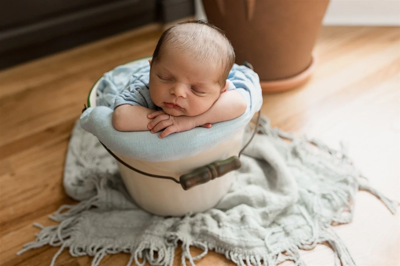 I haven&rsquo;t shared over here in a while however, I have been bopping around doing lifestyle sessions in homes for several months now. (Yay for sharing cute baby photos again!!)
BUT, I finally have the studio space back up and running for sessions