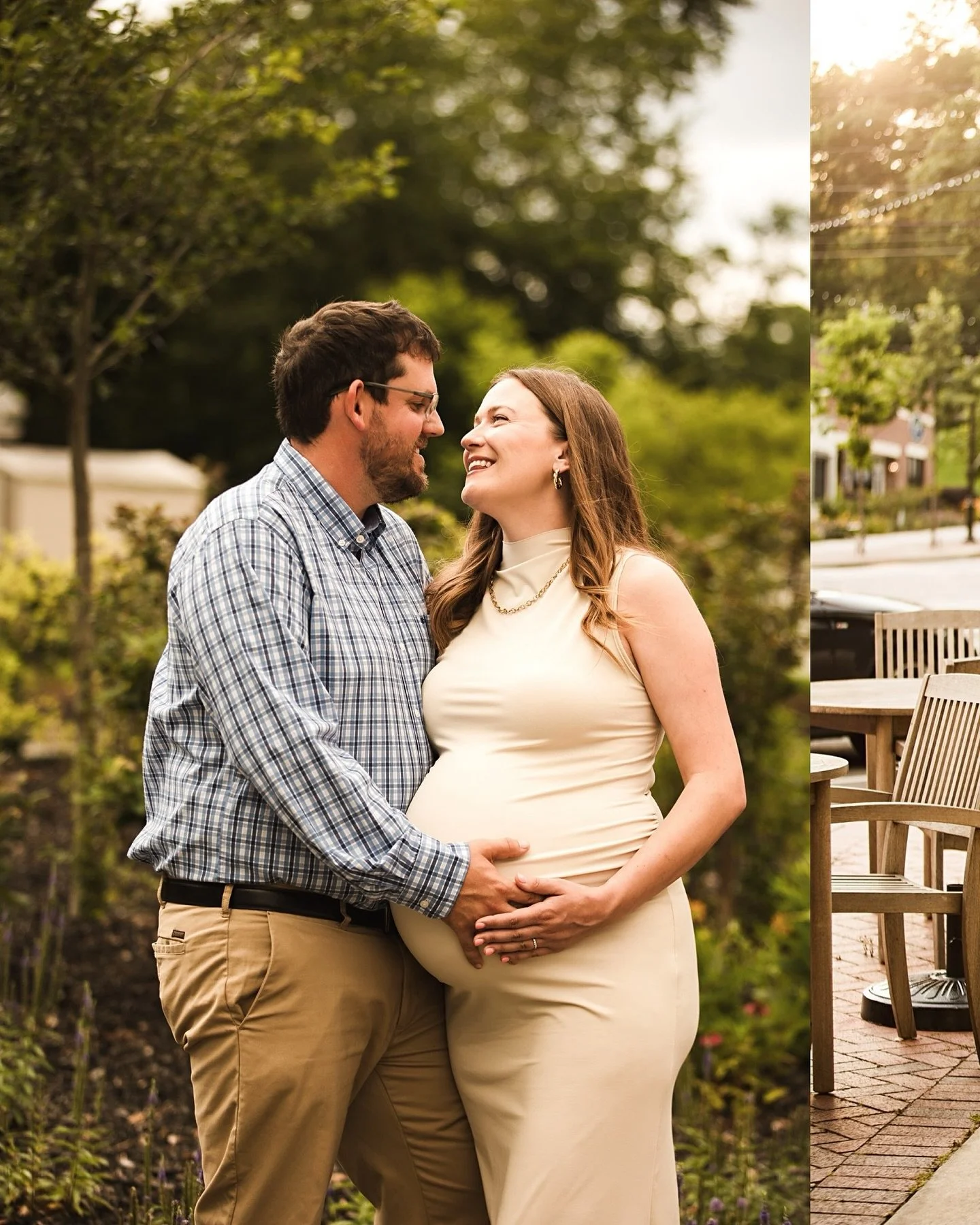 Downtown city vibes for this GLOWING✨ mom to be. This was such a super sweet maternity session! This couple could hardly keep their eyes off each other and had the sweetest adoring smiles. I know they are super excited to meet their new baby.