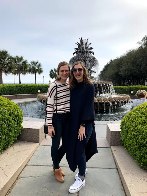 JEANS // PONCHO // SNEAKERS