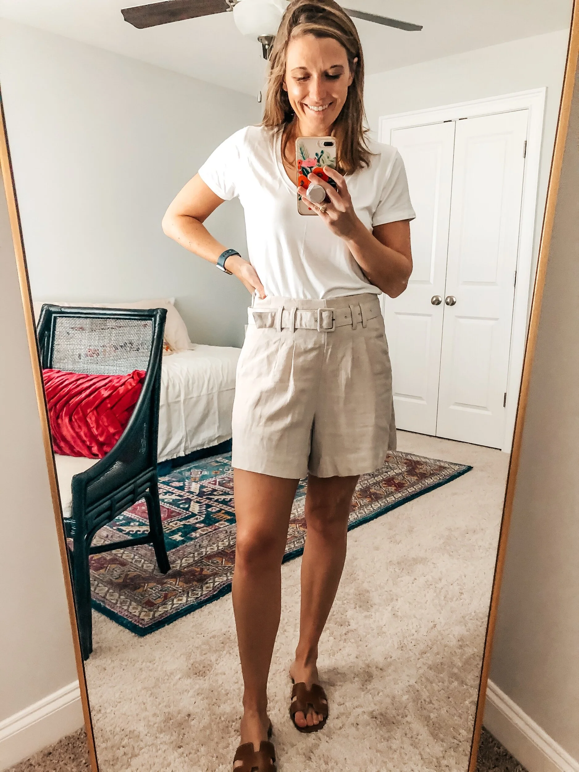 WHITE V-NECK // LINEN SHORTS // SANDALS