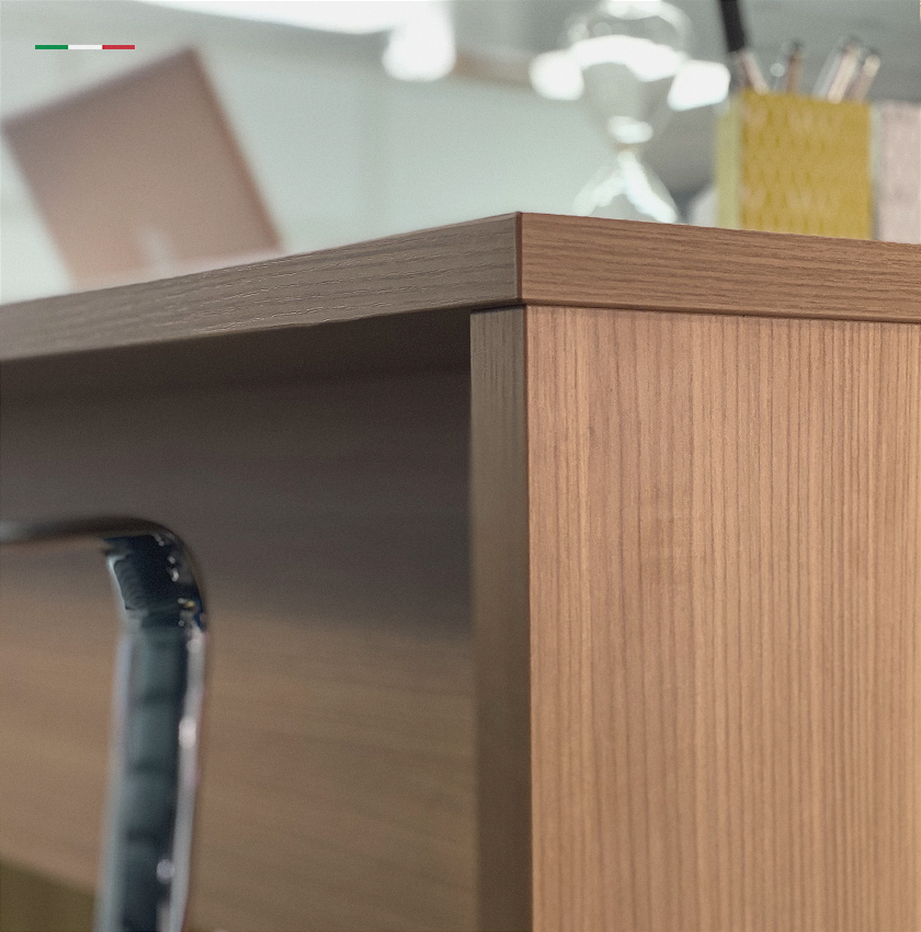 VENETO COLLECTION Desk Details1.png