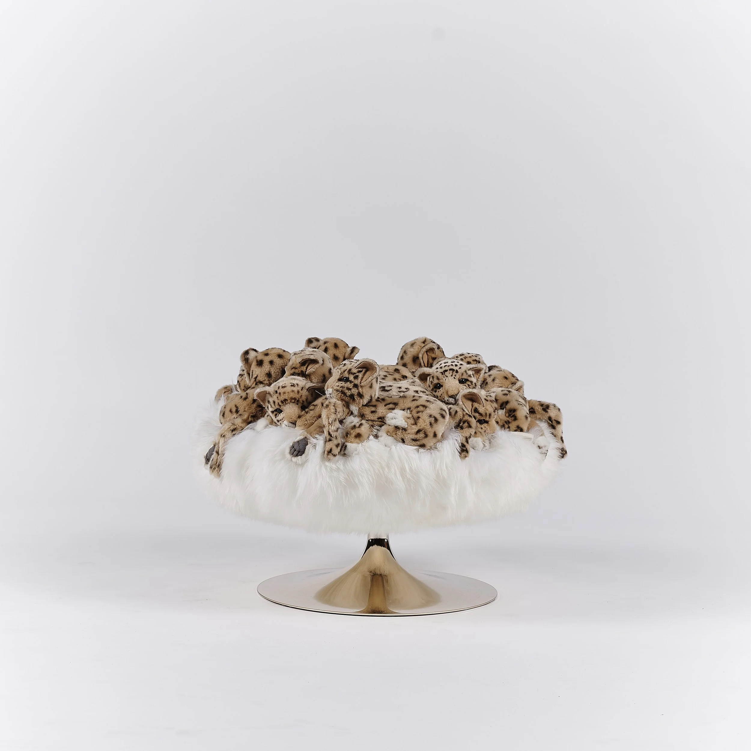 This creation has been entirely designed and minutely handmade in Belgium by AP Collection. 

The animal plushies applied on each creation are handmade in premium quality and especially adapted for us. 

Limited edition of 100. 

DIMENSIONS Ø 60 H 45