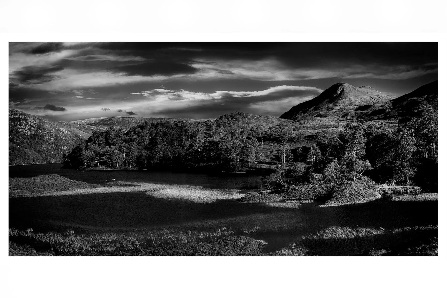 ISMACD0519 SHADES OF LOCH CLAREa.jpg