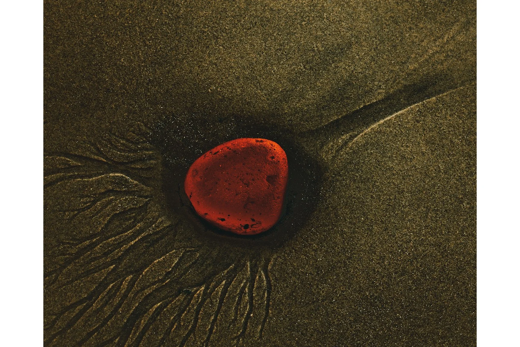 ISMACD_83F3195 - RED PEBBLE. copya.jpg
