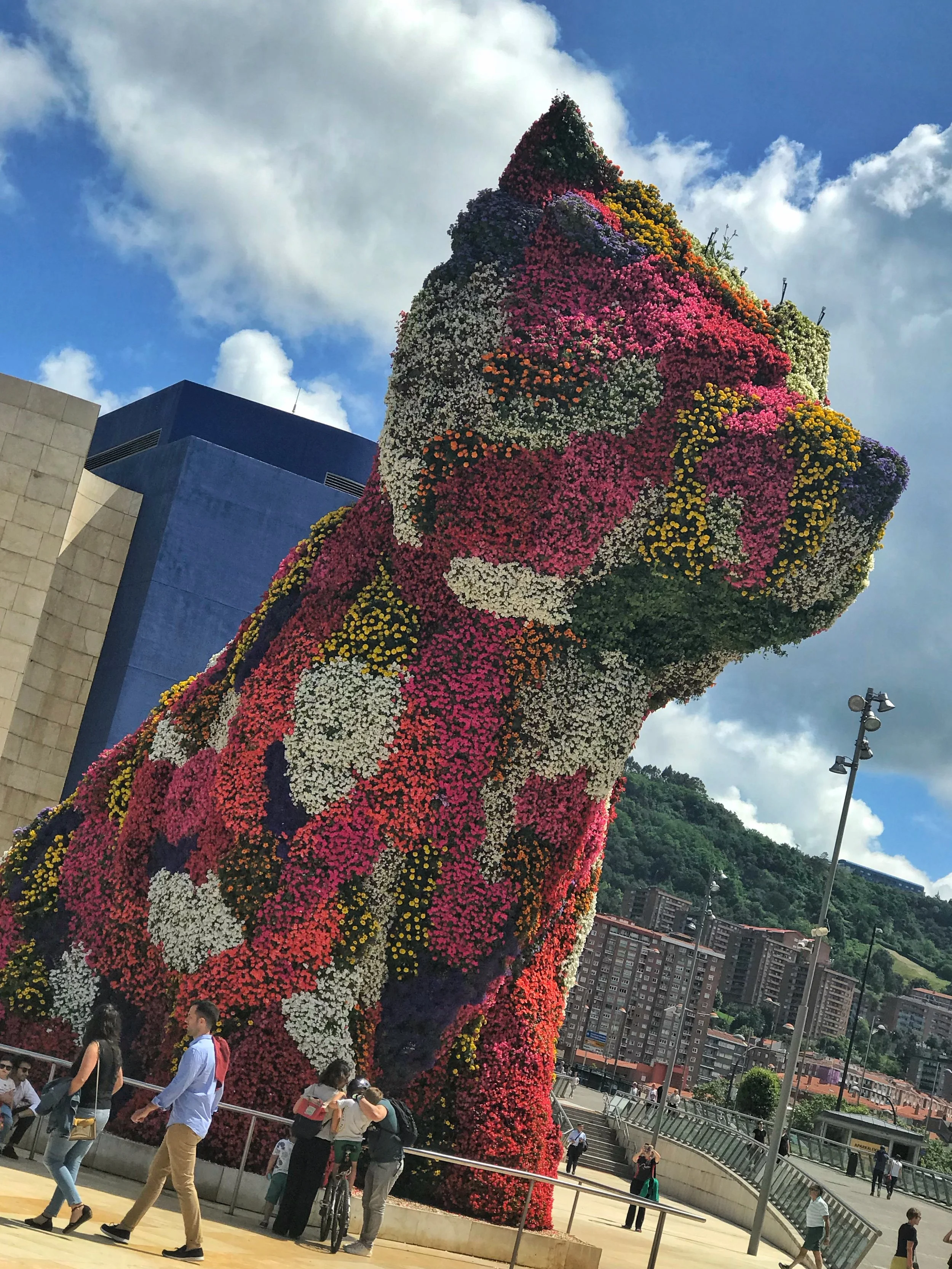 Jeff Koons- The Puppy 1992