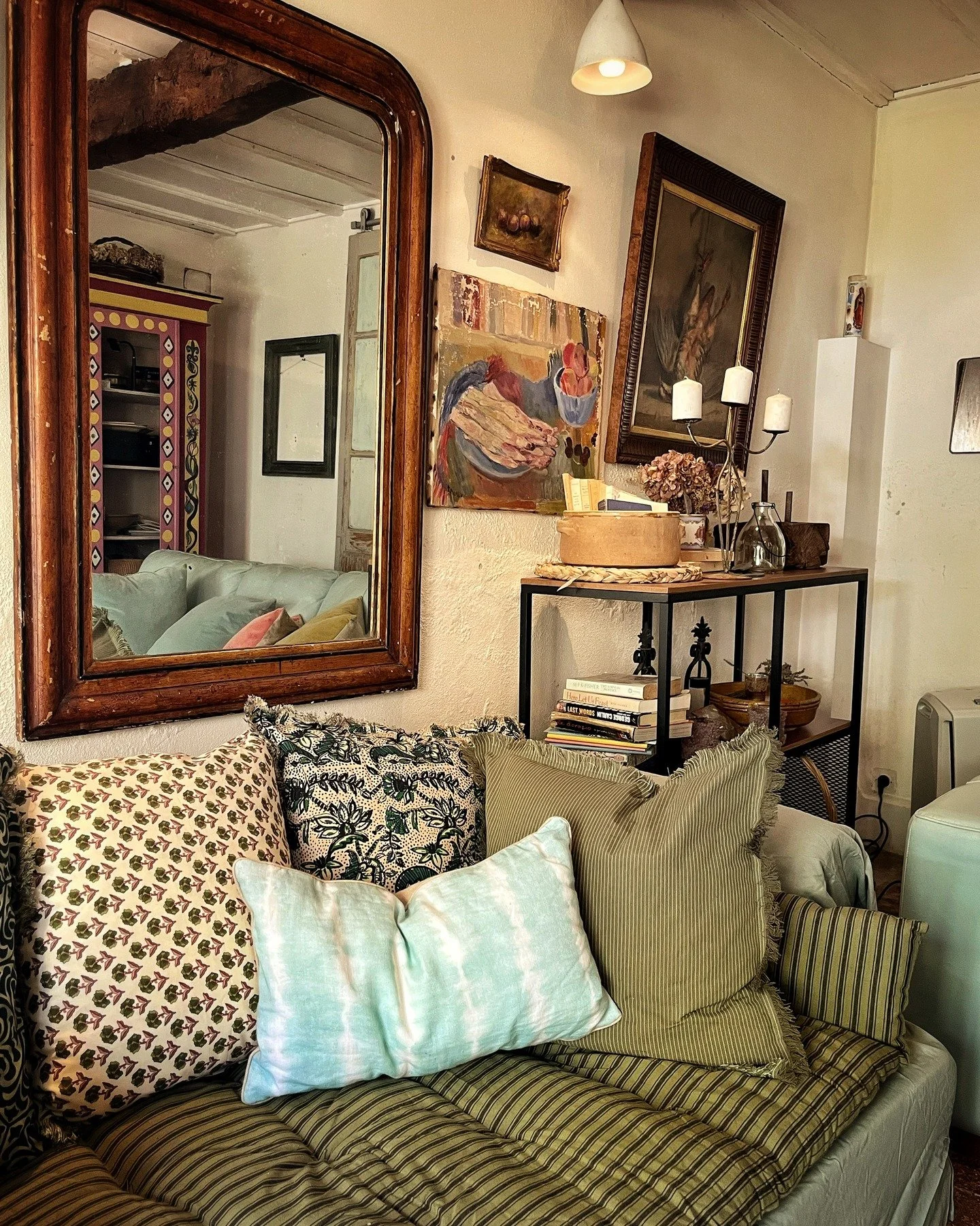 Le Salon: is a shaded space, cool tile floors echoing three centuries of footsteps, a galery of treasured French paintings, a table laid with inspiration. 

The Salon is a conversation waiting to happen, a cup of tea and that good book, and a quiet m