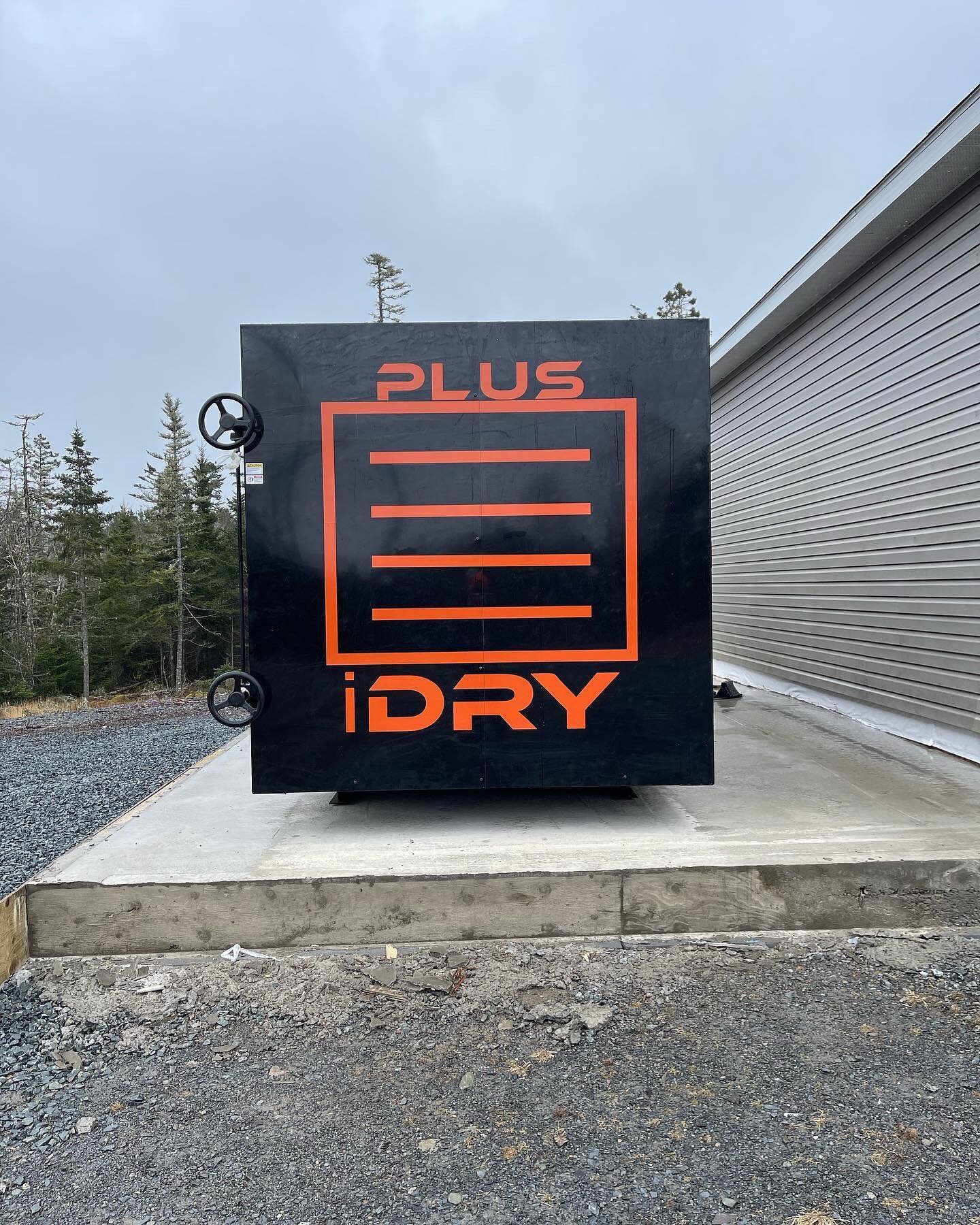 Christmas came early!  Our @idrywoodfast IDRY plus landed today.  Still need to prop up a building around it but we are going to be into the wood drying game in 2023 

#sawmill #sawmillbusiness #woodpreneur #woodmizer #woodmizersawmills #nomiddleman 