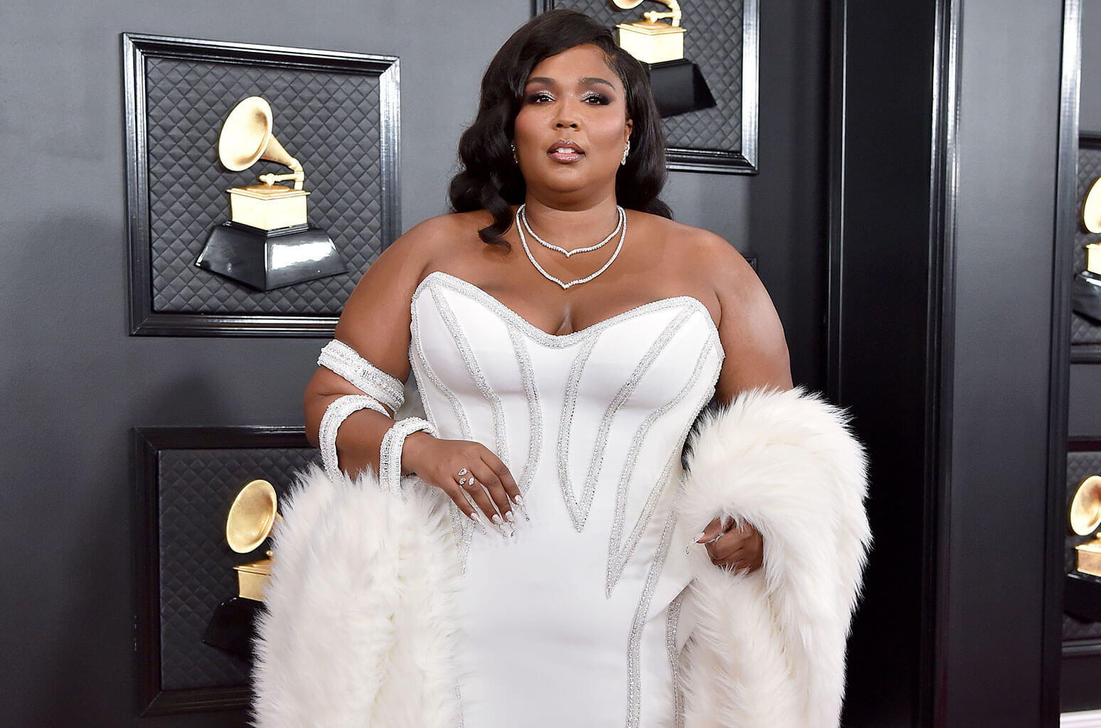 How Lizzo (&amp; Her Hair) Brought Old Hollywood Glamour to the 2020 Grammys