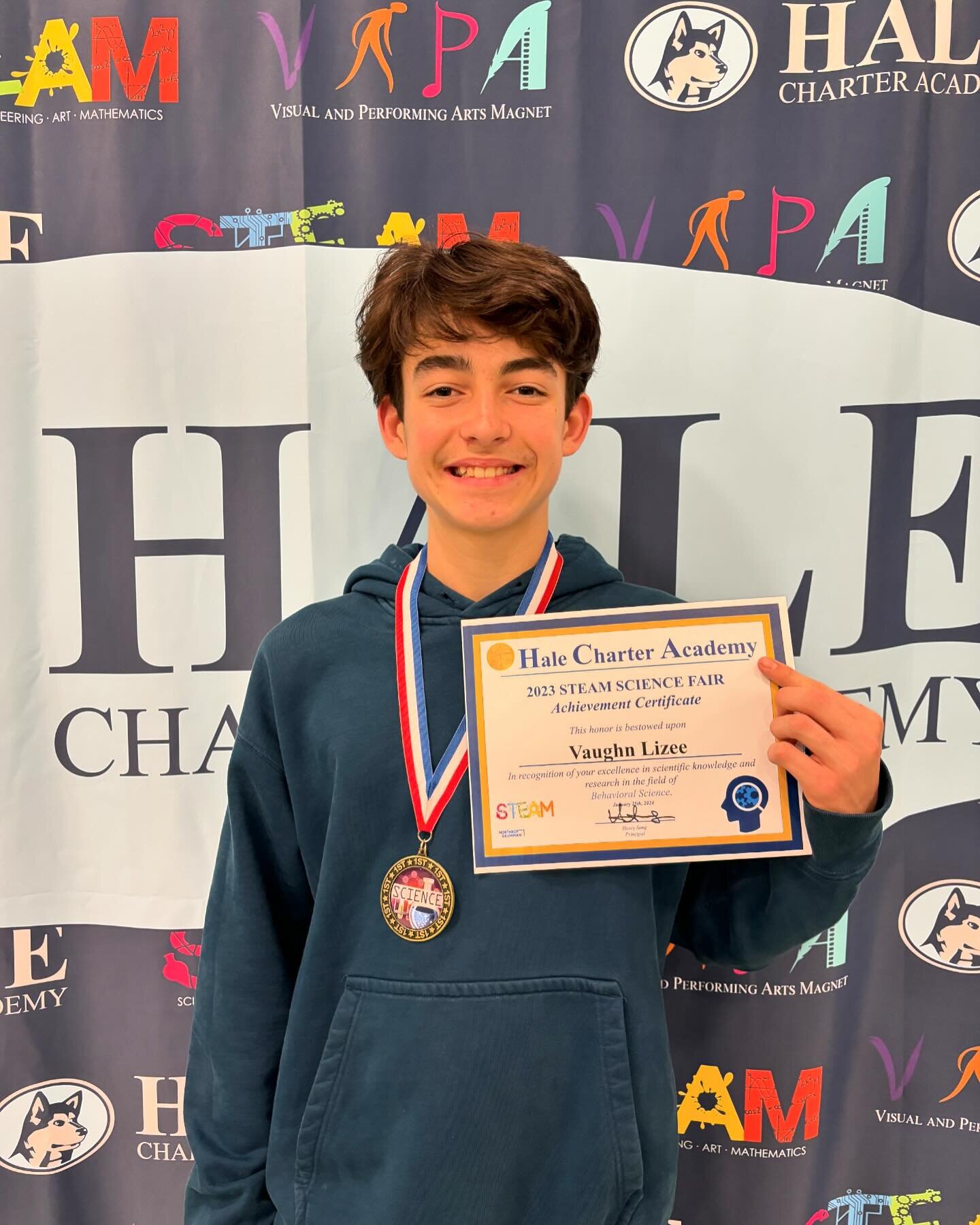 Vaughn took home the gold medal in the Behavioral Sciences category at the @hca_steam Science Fair last night! We are all so proud of his hard work! ❤️

@theodoshus