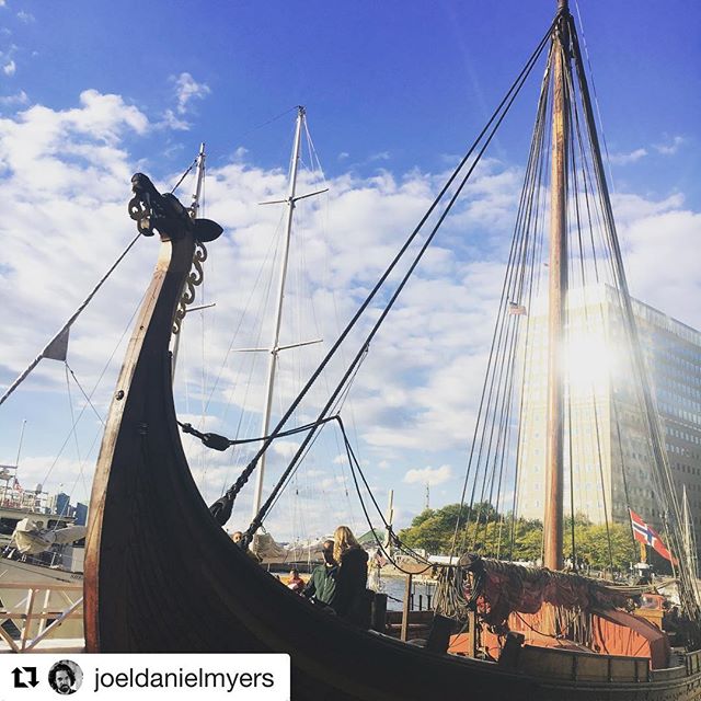 Embrace your #VikingSpirit and join us at North Cove Marina today (11am-7pm) for our last day of adventurous deck tours aboard the Draken on our East Coast Tour! Tickets can be purchased onsite or online, learn more at drakenhh.com/new-york (📸:@joel