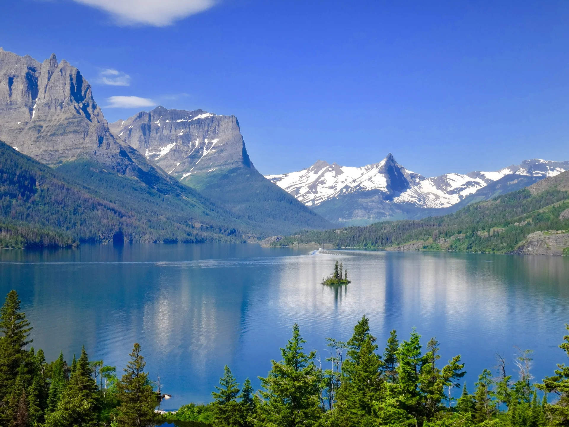 saint-mary-lake-3044265_1920.jpg
