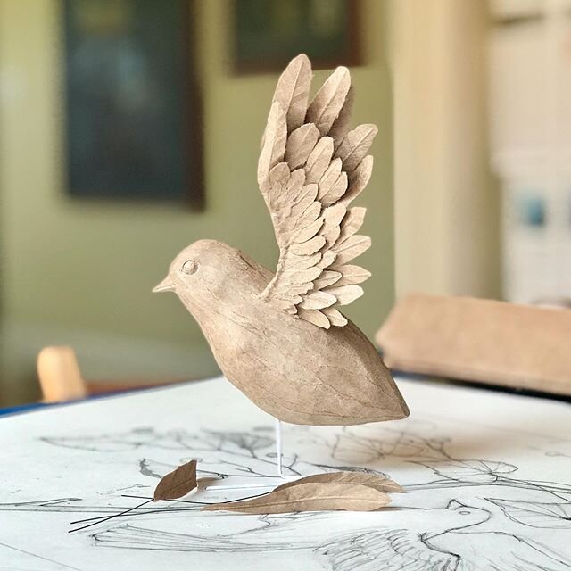 Wing prototyping. This is a new challenge for me as I haven&rsquo;t done any open wings for this project. .
.
.
#papersculpture #papertaxidermy #paperbird #kraftpaper #reusedmaterials #ペーパーアート #ペーパークラフト