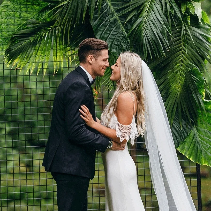 grid-backdrop-stacey-and-alex.jpg