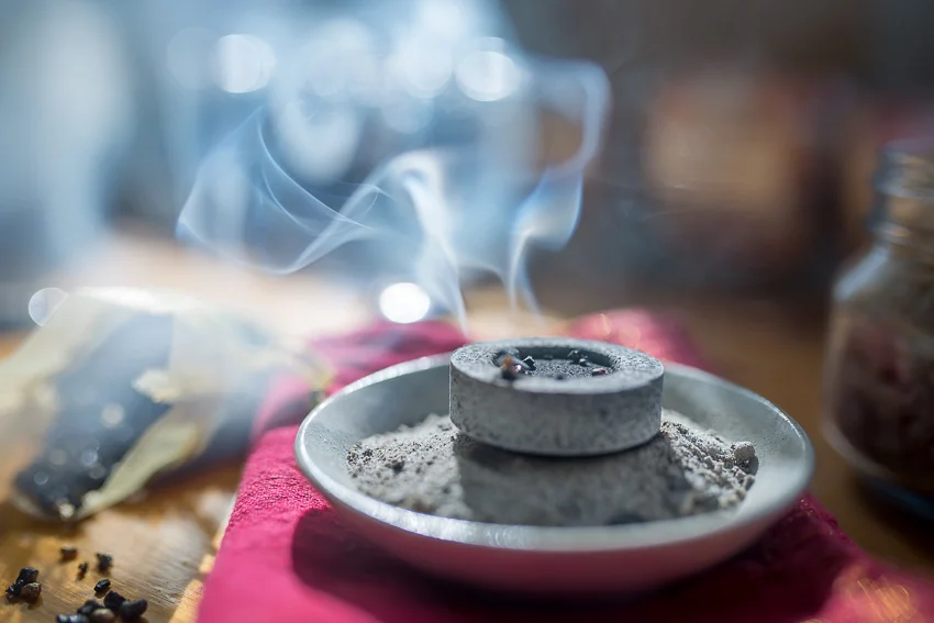 Silke's ArtHow to burn Resin Incense