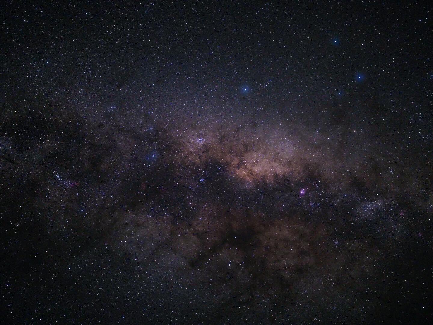 Our view of the Milky Way taken in one 5s exposure at 12,800iso despite the high iso the detail is astonishing. You can also see the Kiwi in the bottom right of the image.
.
.
.
.
.
@nasa #milkyway #kiwi #astronomy #fujifilmgfx100s @fujifilm_profilm 