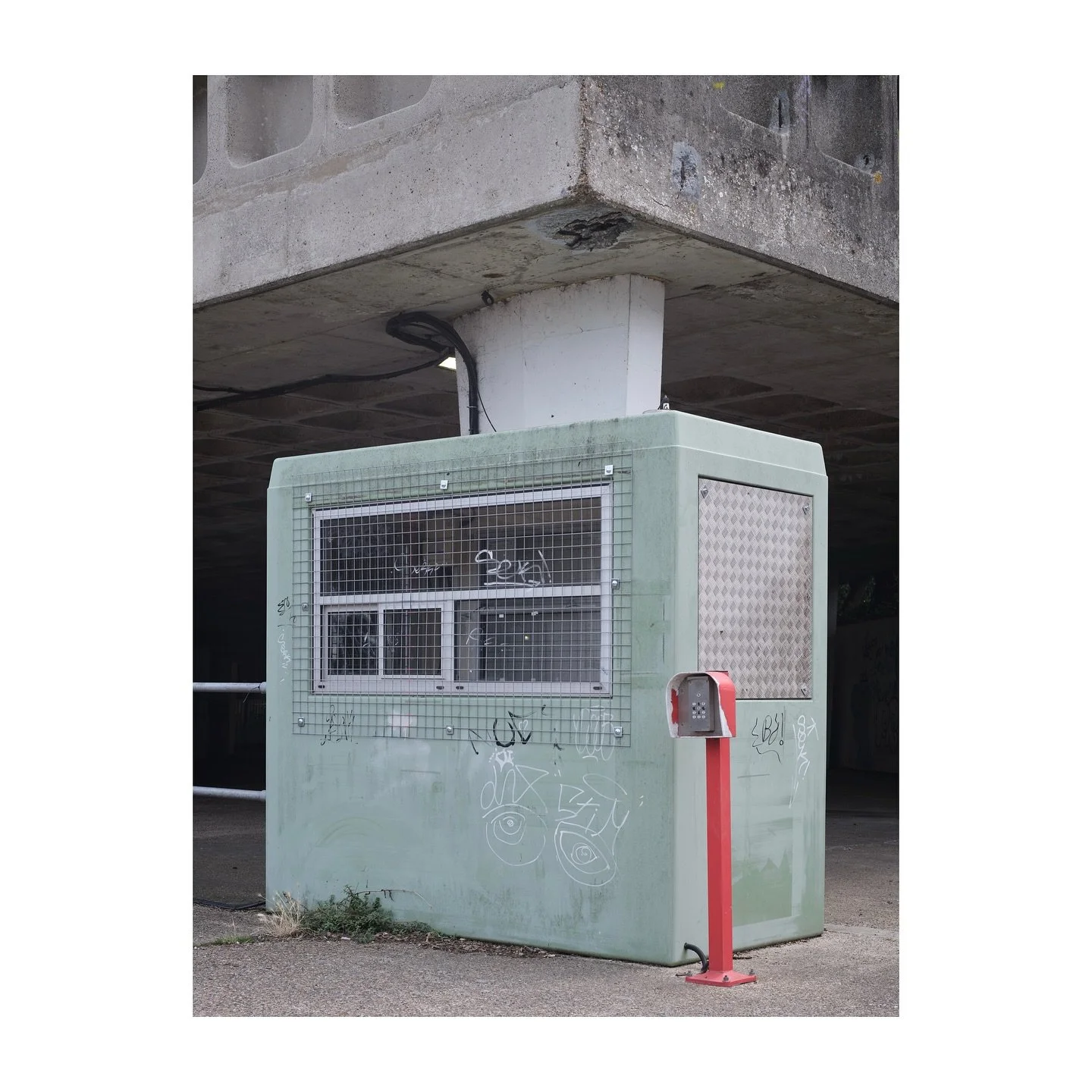 Thanet untitled.
.
.
.
.
.
#concrete #arlingtonhouse #dreamland #margate #kent #thanet #brutalistarchitecture #brutal #monolith #reculver #carpark #landmark #fujifilmgfx100sii #pentax645smca75mmf28 @fujifilmuk @pentax_photography_official @fotodioxpr