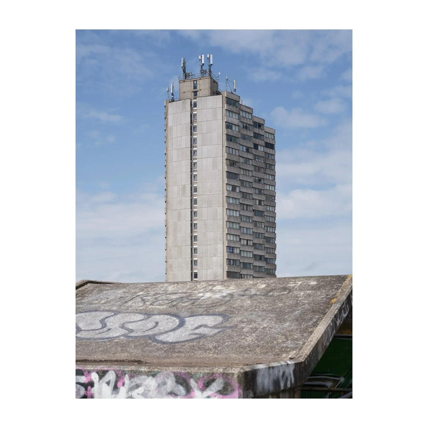 Margate concrete.
.
.
.
.
.
#concrete #arlingtonhouse #dreamland #margate #kent #thanet #brutalistarchitecture #brutal #monolith #landmark #fujifilmgfx100sii #pentax645smca75mmf28 @fujifilmuk @pentax_photography_official @fotodioxpro