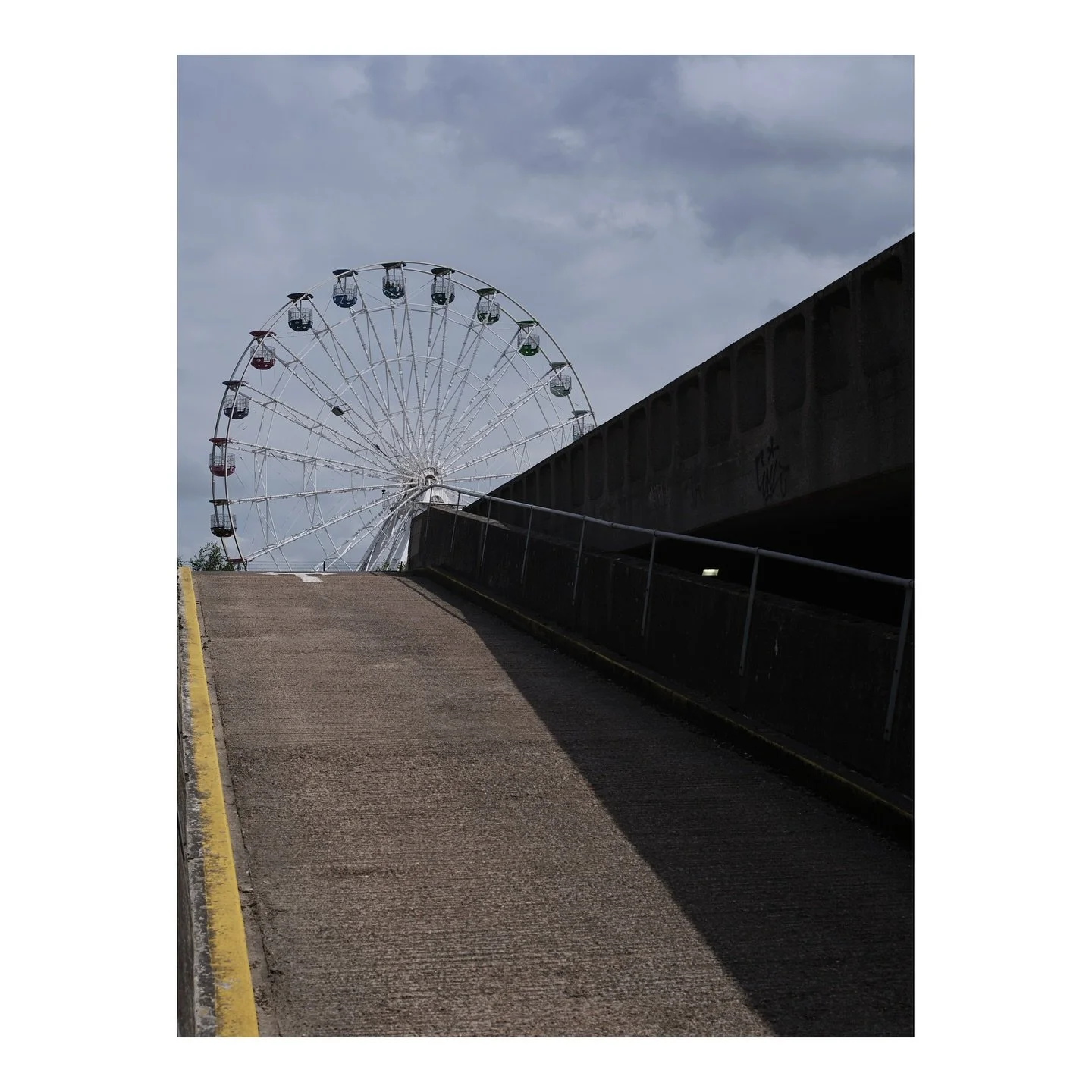 Dreamland.
.
.
.
.
.
#dreamland #dreamlandmargate #margate #thanet #kent #bigwheel #funfair #carparkviews #concrete #brutalist #weekendphoto #fujifilmgfx100sii #pentaxsmc75mm #shiftlens #adaptor #ferriswheel🎡