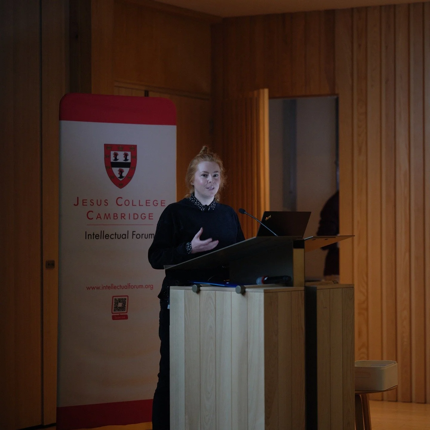 I had the absolute best time giving a talk at the @cambridgeuniversity Intellectual Forum at @jesuscollegecam titled 'Earth, a Cosmic Spectacle'. 

I gave a talk about how I arrived at my project 'Earth, a Cosmic Spectacle' over years of research, co