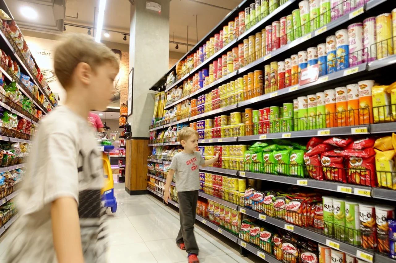kids in aisle.jpg