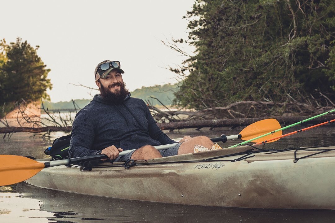 Have you smiled today? 🙃&bull;
&bull;
&bull;
&bull;
&bull;
# photo #photography #photographer #northcarolina #nc #ncphotographer #optoutside #explore #adventure #kayak #kayaking #kayakfishing #fishing #watersports #lake #weekend #weekendmood #moodyg
