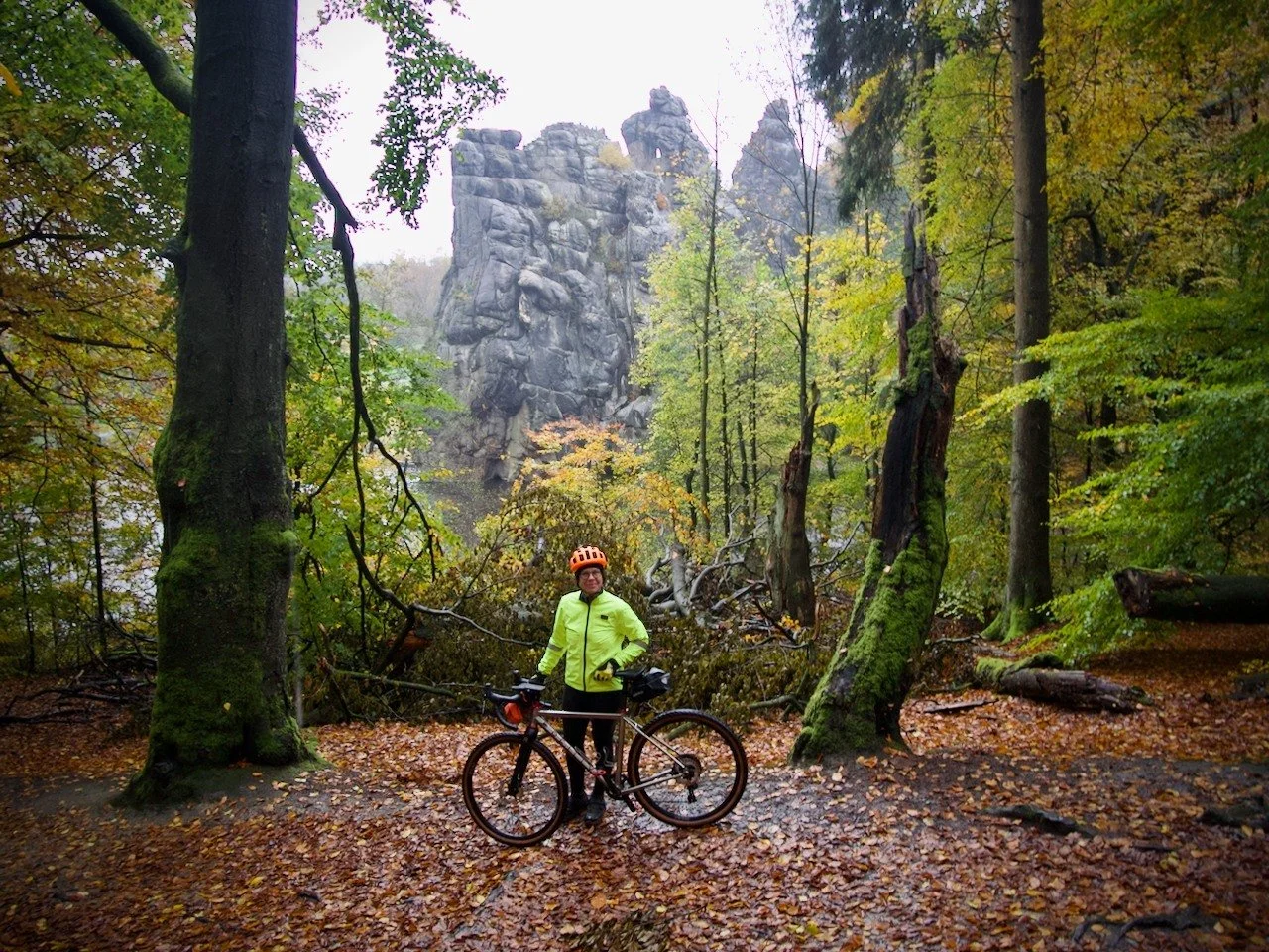 It would have been so easy to sit and eat bicuits or kuchen with mugs of tea/coffee and watched the rain. Too many weather apps can also bring you to a standstill - we have 4! But we got out and got to see the area on bikes - always the very best met