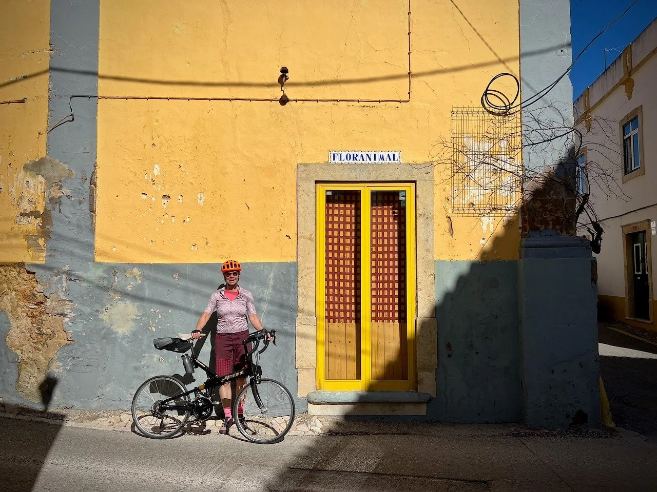 A short ride out today here in the Algarve - a sketch and a cafe visit. Few finer days on a bike.