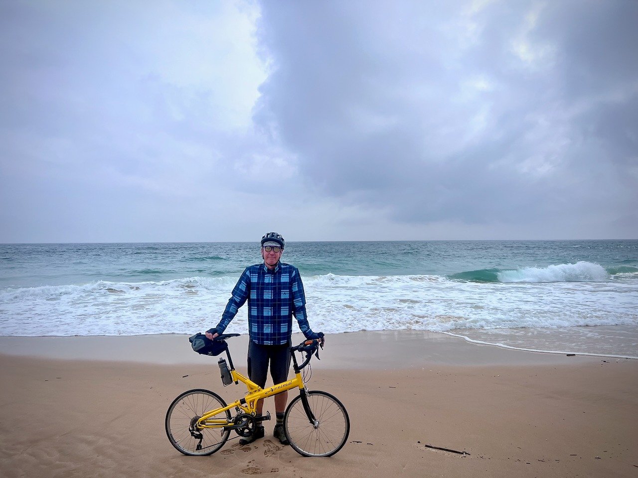 We are now in Largos back down in the Algarve. We biked through here 14 years ago - since when it has become rather busy. It takes a bit more attention to find quiet roads now. Today we went along the coast and back. Carried a coat for no reason at a